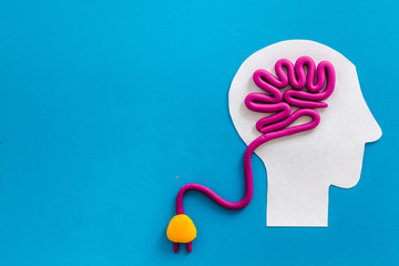 一场雨把我困在这里 歌词 一场雨把我困在这里